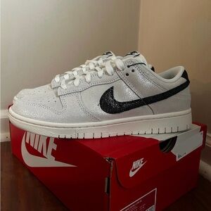 Nike Dunk Low SE: Brand New